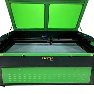 Aplicaciones en Acrílico y Plásticos. Corte láser en acrílico transparente con máquina 1610.