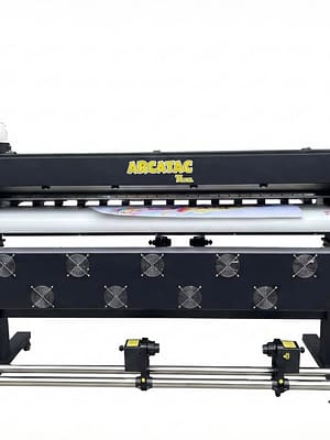 Plotter de impresión de gran formato Arcatac Tech para publicidad y señalética.